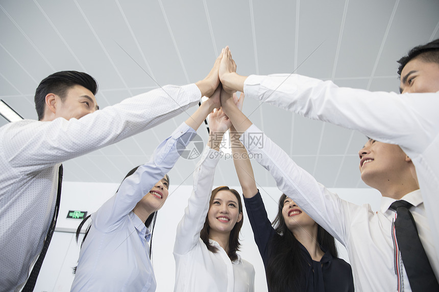“人去世了朋友圈会消失吗”上热搜，微信客服回应